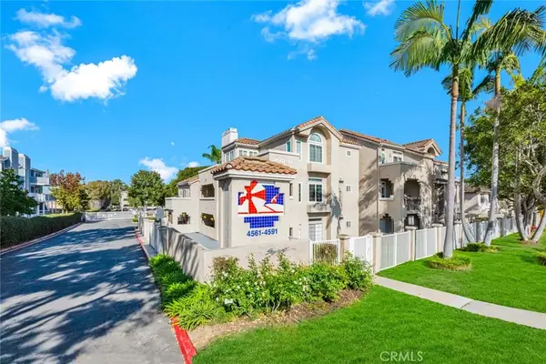 4561 Warner #201, Huntington Beach, CA 92649