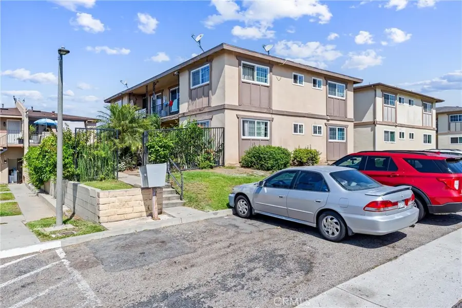 17431 Koledo, Huntington Beach, CA 92647 - Image #3