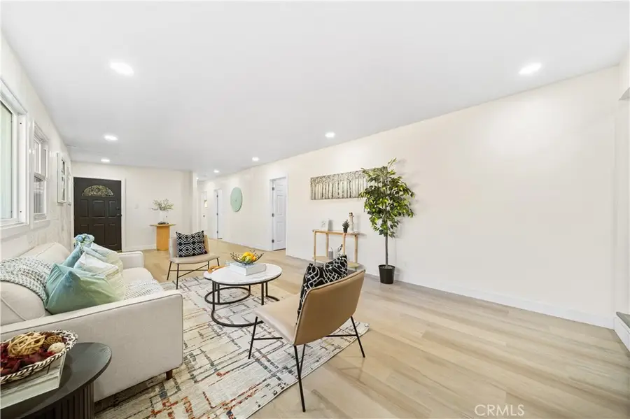 713 Flower Ave, Venice, CA 90291 - Image #3