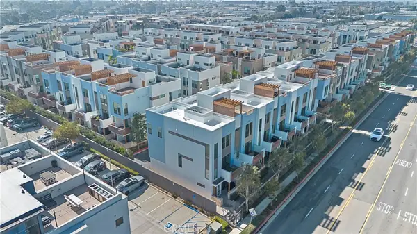 645 W 17th Street, Costa Mesa, CA 92627