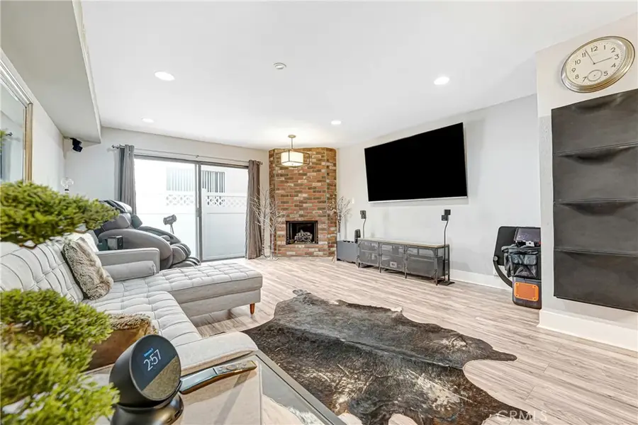 326 E Valencia #C, Burbank, CA 91502 - Image #3