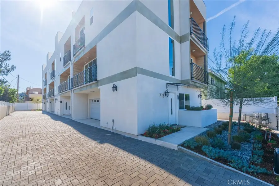 712 1/2 N Chestnut Ave, Los Angeles, CA 90042 - #3