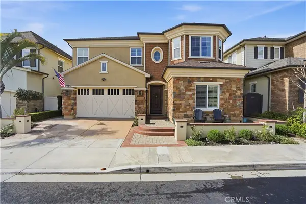 17491 Oakbluffs Lane, Huntington Beach, CA 92649