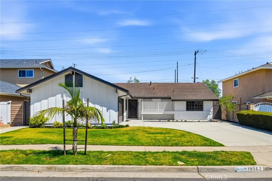 19562 Aragon Circle, Huntington Beach, CA 92646 - #3