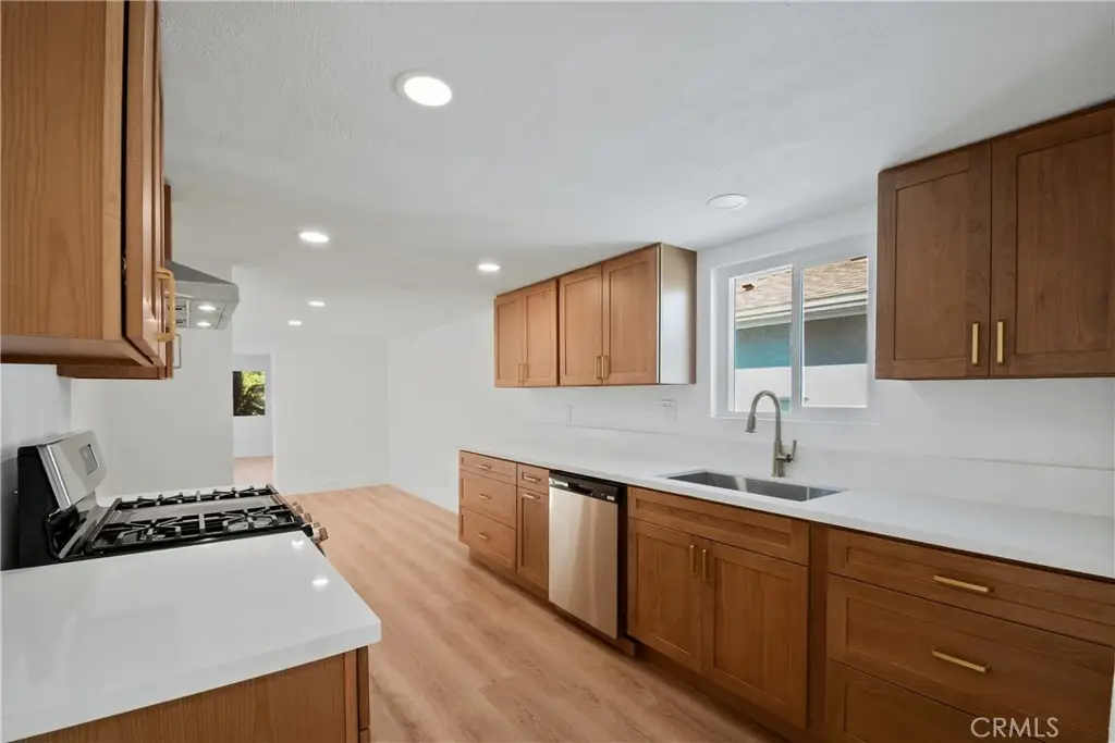 8330 Elburg, Paramount, CA 90723 - #1