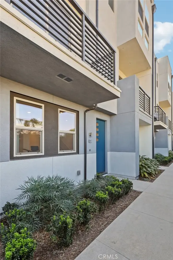 337 Placemark, Irvine, CA 92614