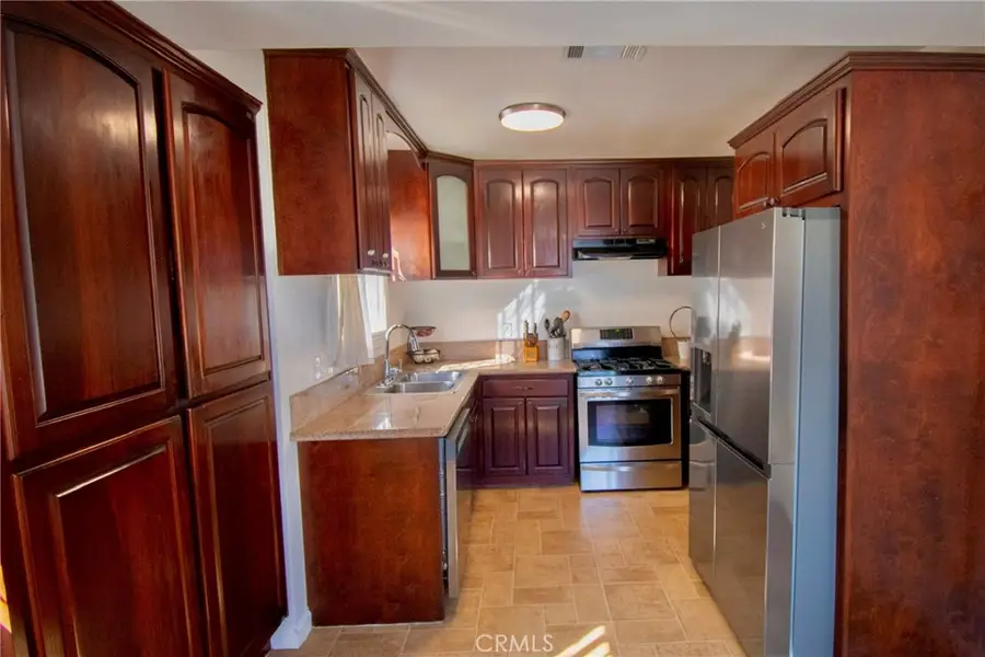 1010 69th, Los Angeles, CA 90044 - #3