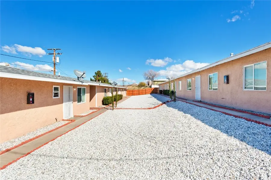 15564 Hesperia, Victorville, CA 92395 - #3