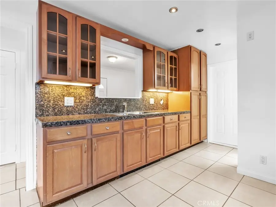 7318 Zelzah Avenue, Reseda, CA 91335 - #2