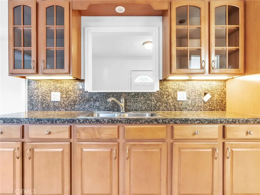 7318 Zelzah Avenue, Reseda, CA 91335 - #3