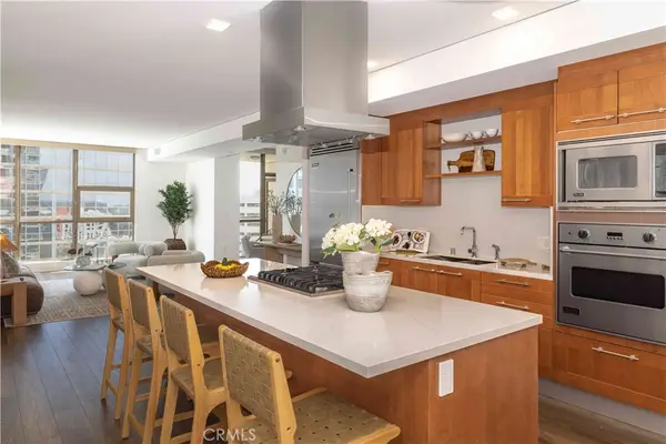 9 Macarthur Place #1006, Santa Ana, CA 92707