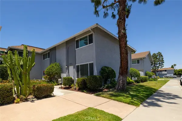 9717 Pettswood #6 Drive, Huntington Beach, CA 92646