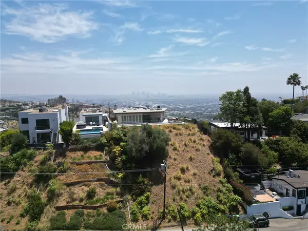 8220 Mannix, Los Angeles, CA 90046