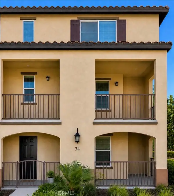 120 S Pacific Ave #34, Santa Ana, CA 92703