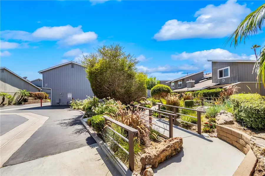 345 University, Costa Mesa, CA 92627 - #2