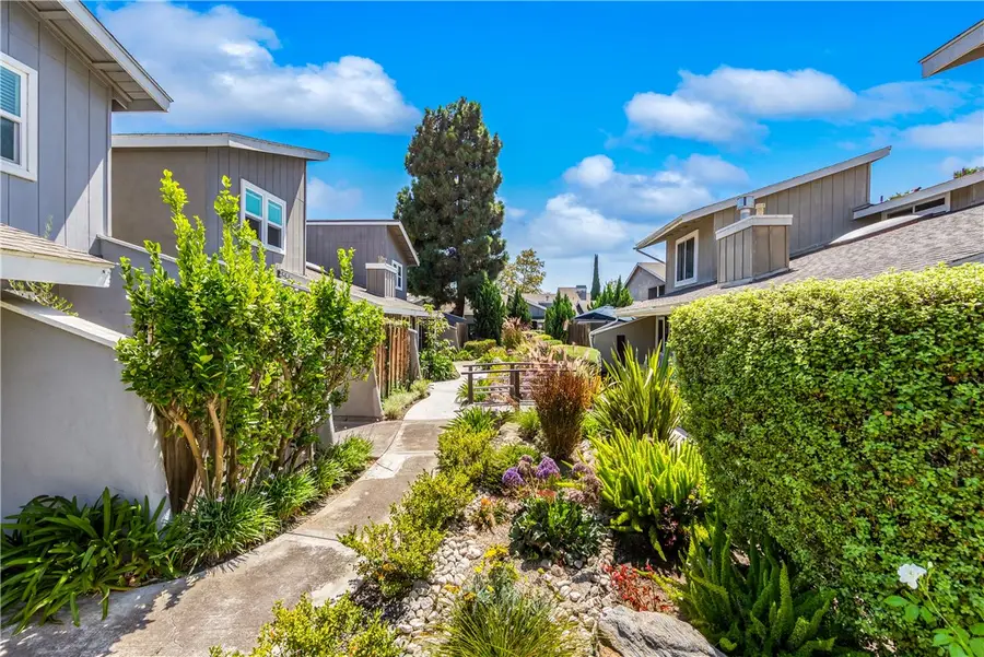 345 University, Costa Mesa, CA 92627 - #3