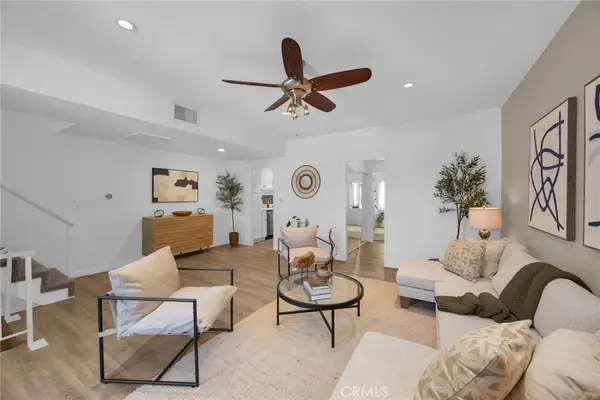 6540 Hayvenhurst Avenue #35, Lake Balboa, CA 91406