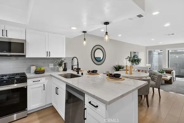 2220 E Chapman #9, Fullerton, CA 92831