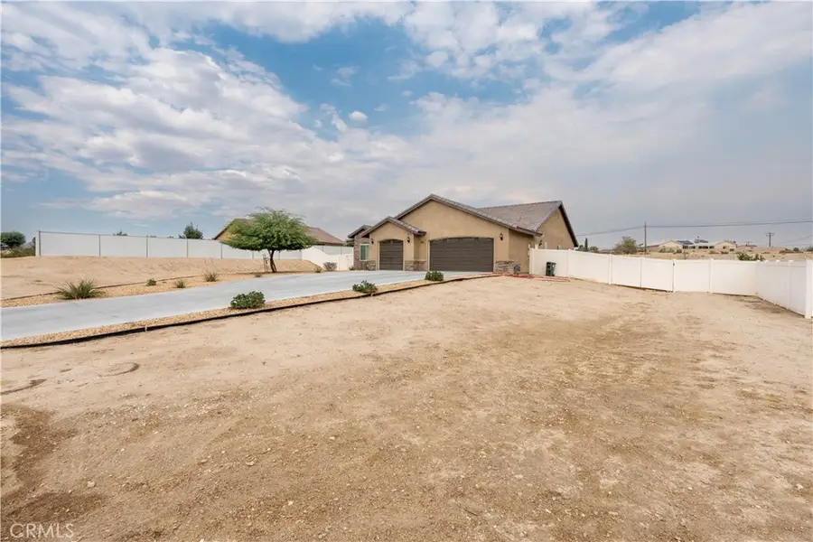 15325 Myalon Road, Apple Valley, CA 92307 - #2