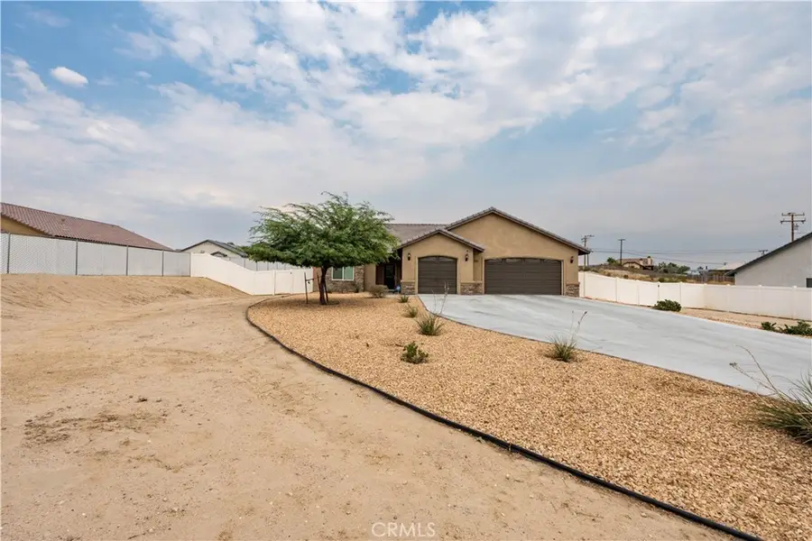 15325 Myalon Road, Apple Valley, CA 92307 - #3