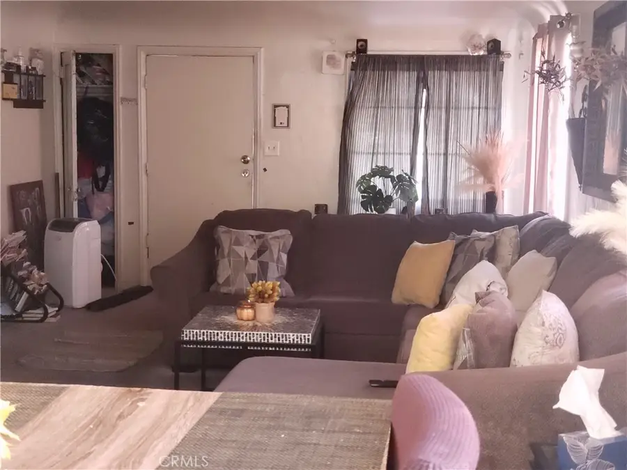 3908 S Budlong Avenue, Los Angeles, CA 90037 - Image #2