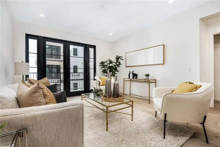 1333 S Orange Grove Avenue #401, Los Angeles, CA 90019 - #2