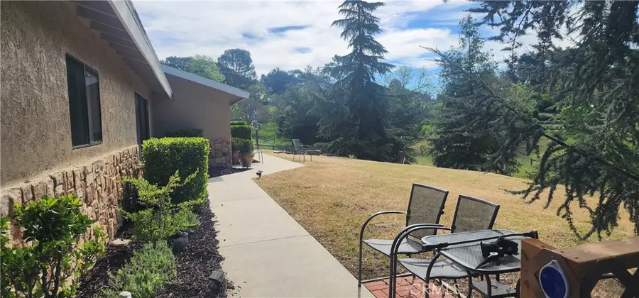 6055 Flores, Atascadero, CA 93422 - #2