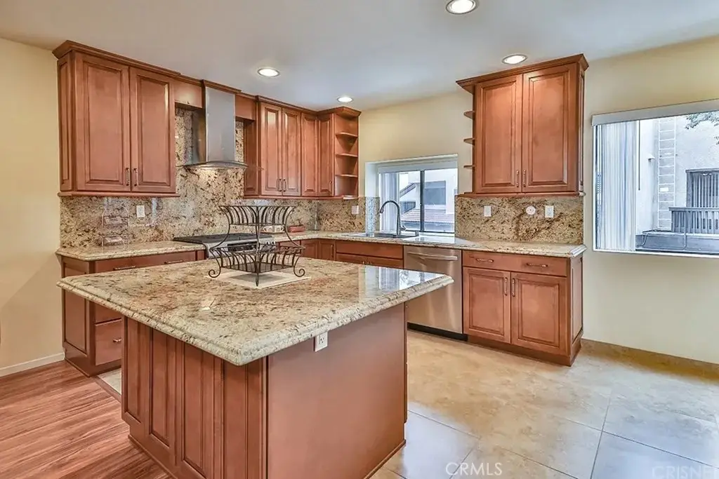 21931 Burbank #23, Woodland Hills, CA 91367 - #1