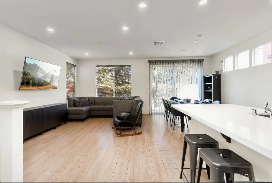 12835 W Hemingway Drive, San Fernando, CA 91340 - #2