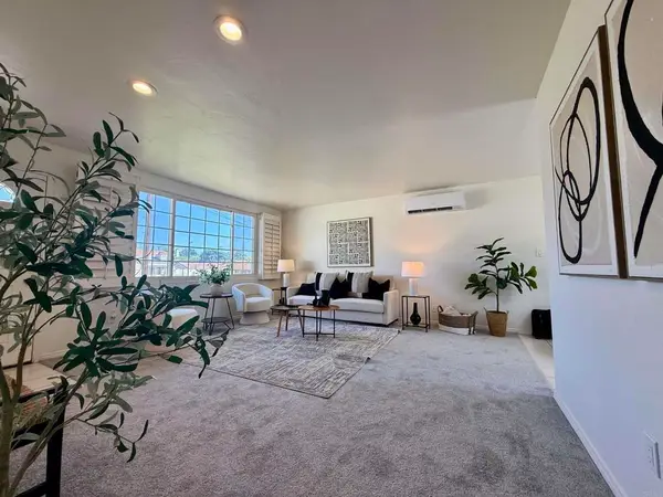 6954 Ballinger, San Diego, CA 92119