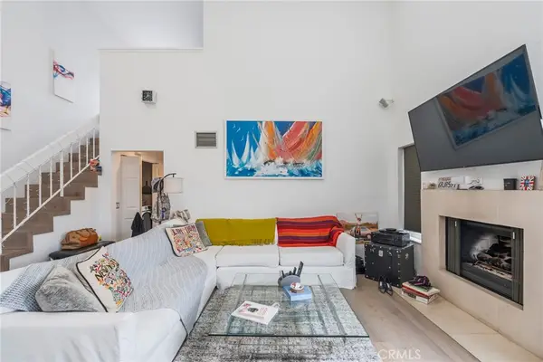 432 S Hamel Road #302, Los Angeles, CA 90048