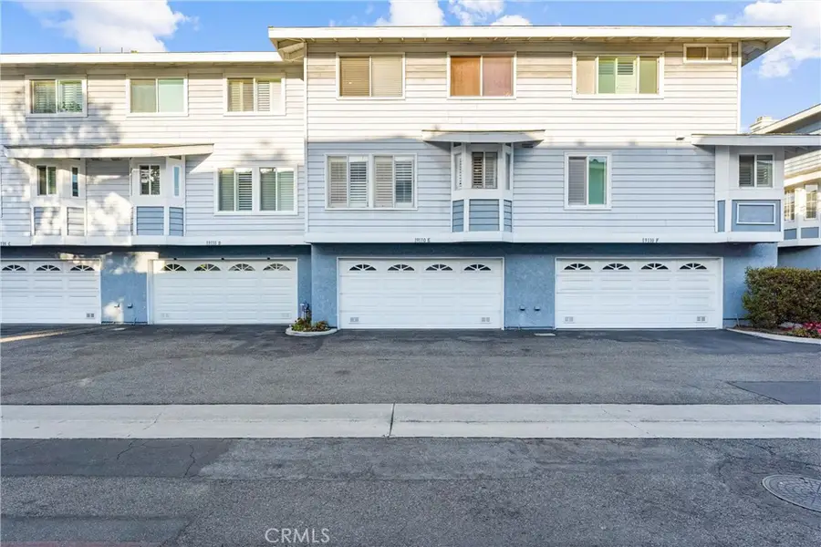 19110 Beachcrest Lane #E, Huntington Beach, CA 92646 - Image #2