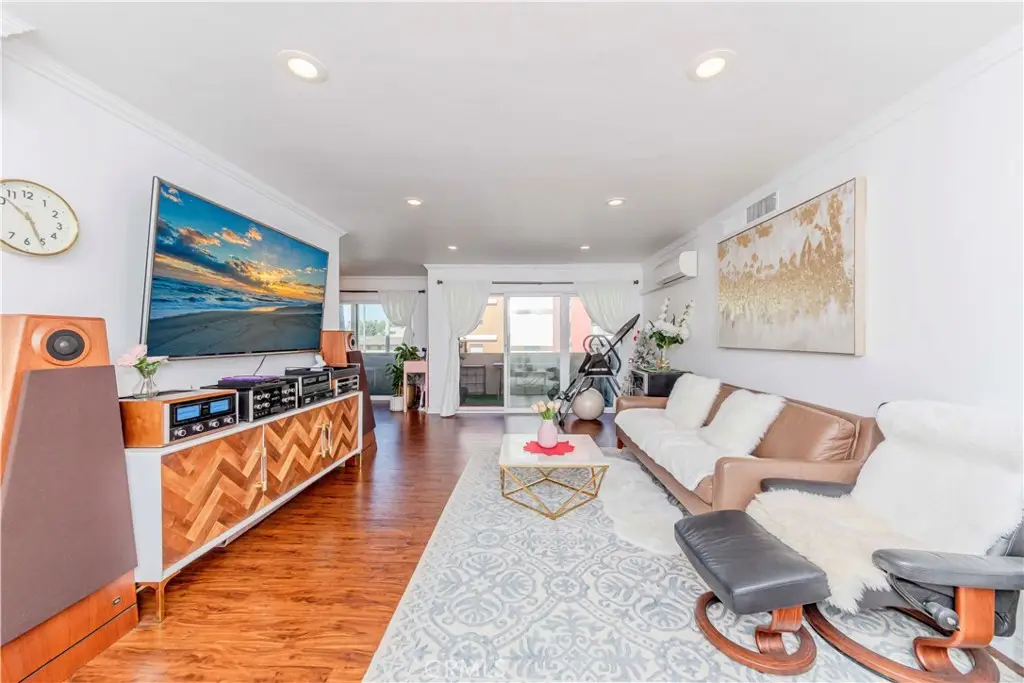 358 S Gramercy Place #201, Los Angeles, CA 90020 - Image #1