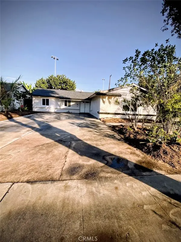 913 S Diamond, Santa Ana, CA 92704