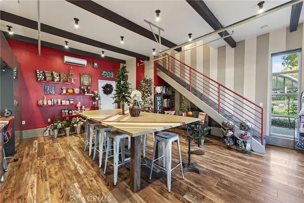 906 E Civic Center, Santa Ana, CA 92701