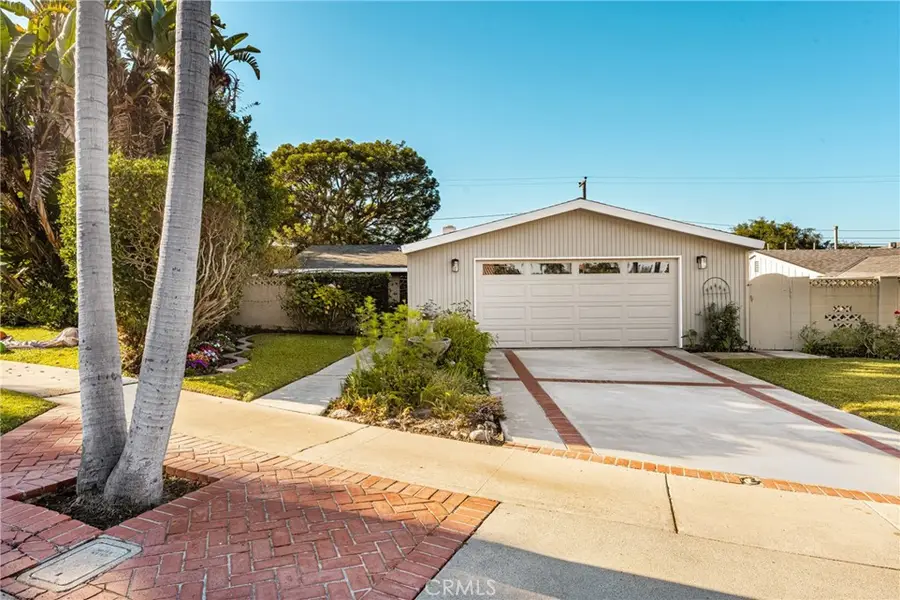 337 Vista Baya, Costa Mesa, CA 92627 - Image #3