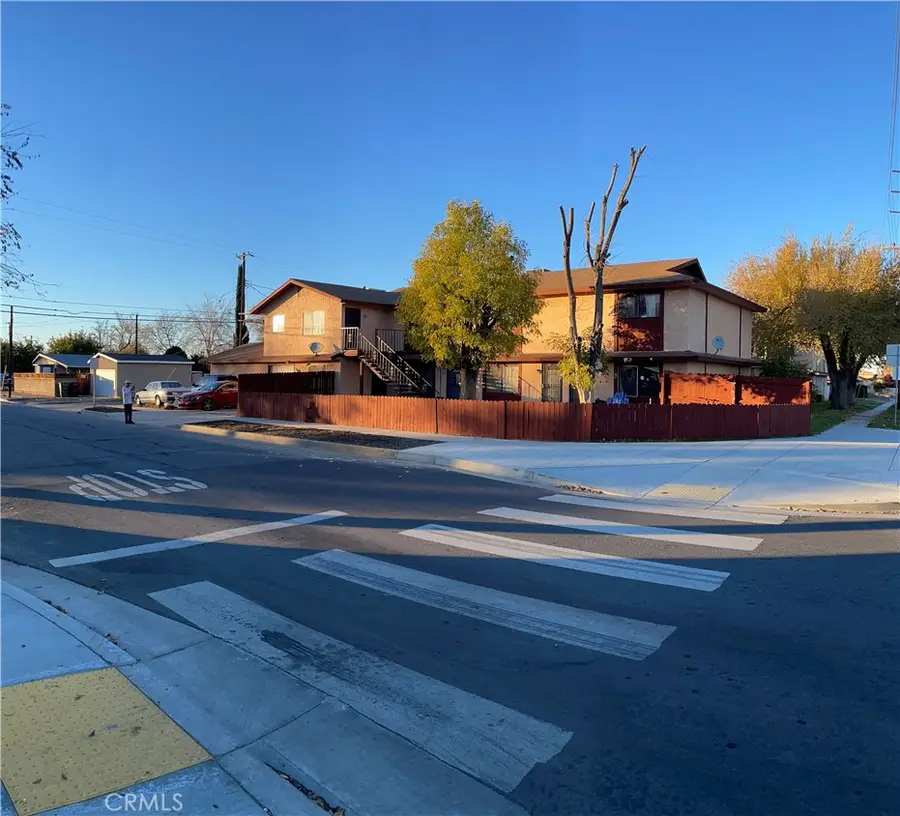 1011 W Avenue H12, Lancaster, CA 93534 - #2