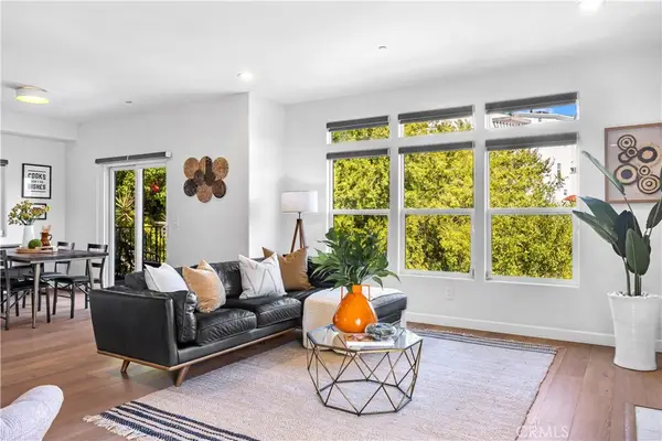 3822 Clayton Avenue, Los Angeles, CA 90027