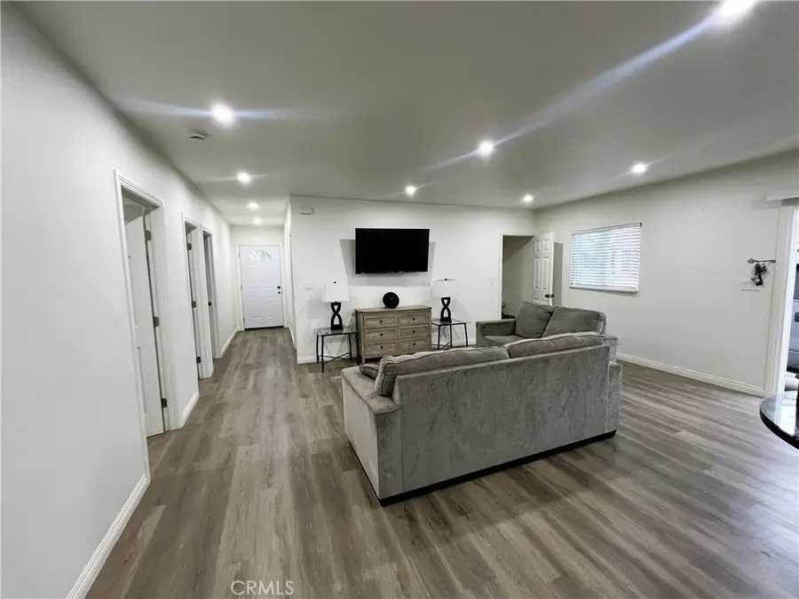 7672 Whitsett Avenue, Los Angeles, CA 90001 - Image #3