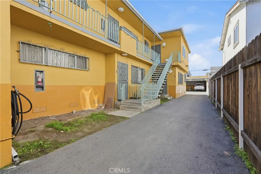 1207 S Catalina Street, Los Angeles, CA 90006 - Image #2