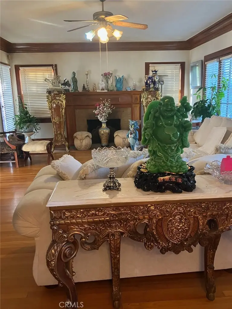 1070 S Wilton Place, Los Angeles, CA 90019 - #2