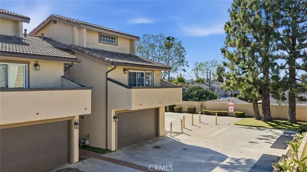 17601 Newland #H, Huntington Beach, CA 92647