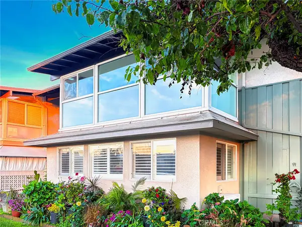 1860 Mckinney Way #M15-21N, Seal Beach, CA 90740