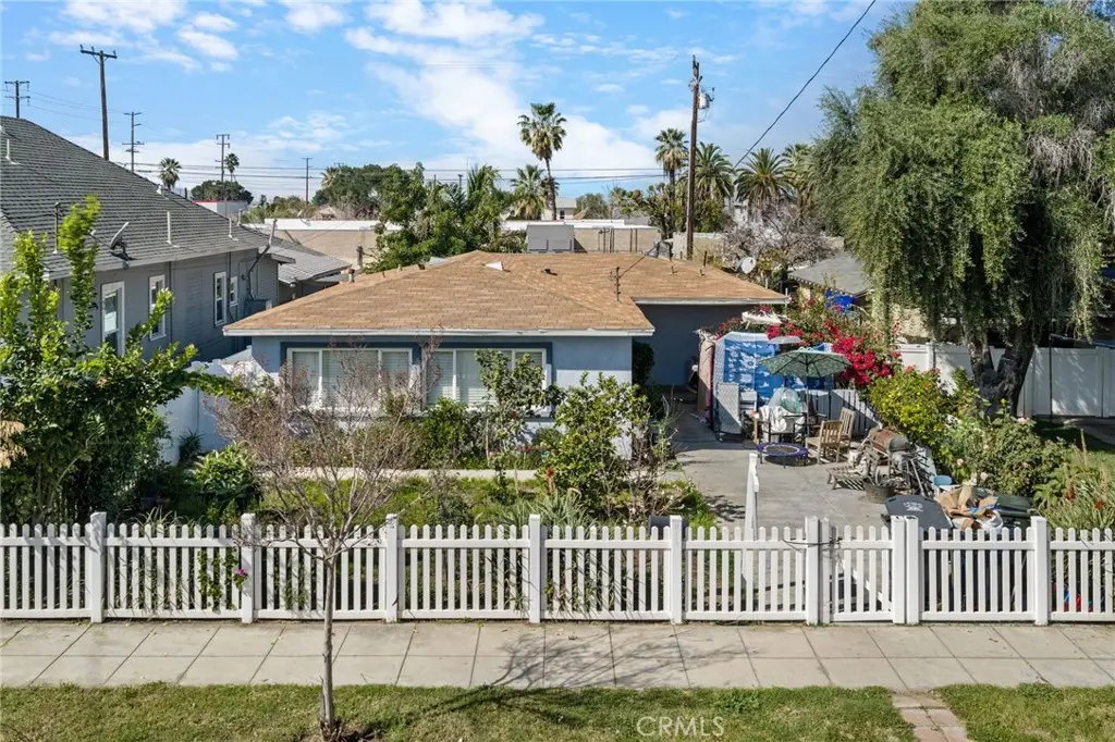 915 Alta, Redlands, CA 92374 - #1