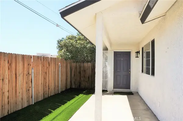 15354 Kiamichi Rd, Apple Valley, CA 92307