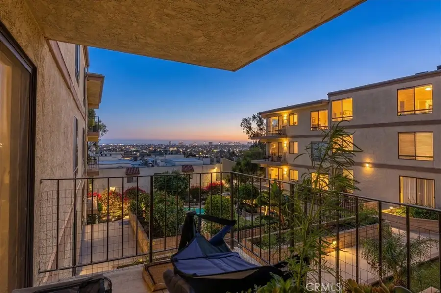 2722 20th, Signal Hill, CA 90755 - #3