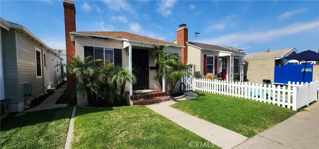 341 10th, Seal Beach, CA 90740 - #1