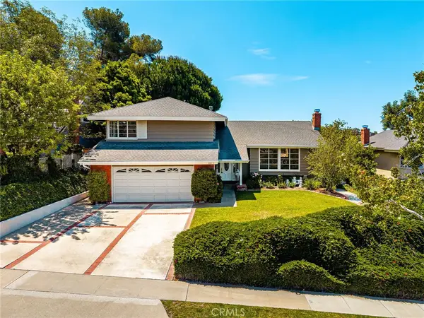 1877 Swan Circle, Costa Mesa, CA 92626