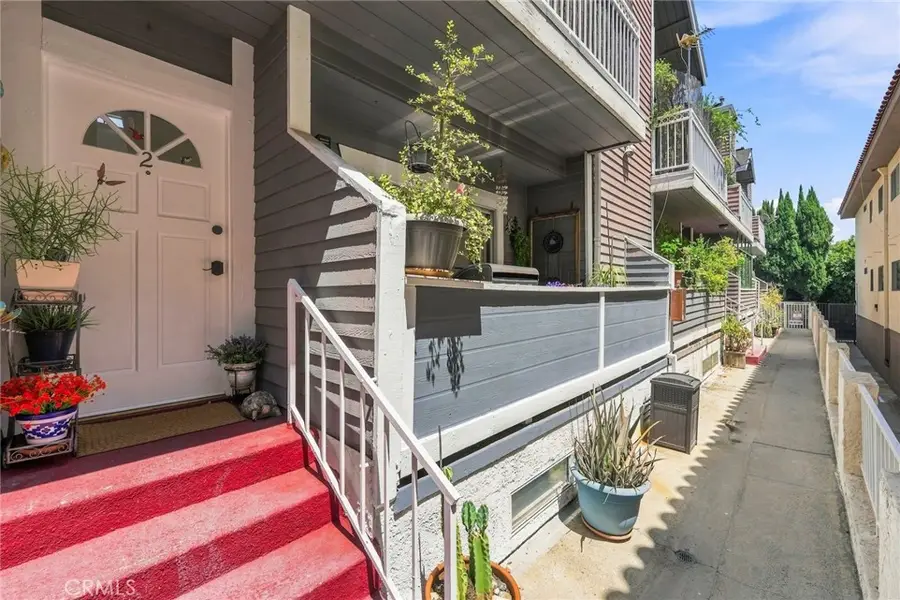 6926 Kester, Van Nuys, CA 91405 - #2