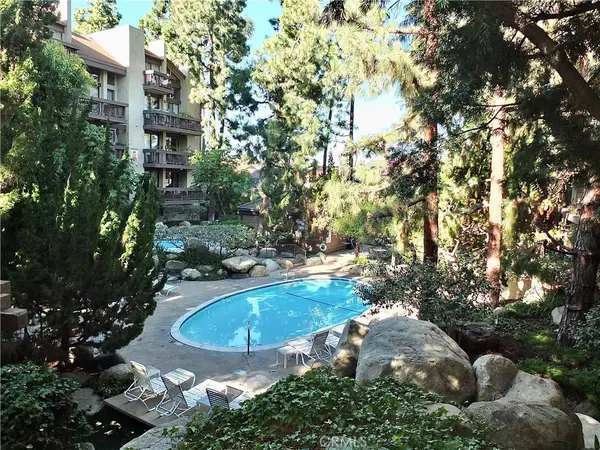 1655 Clark #124, Long Beach, CA 90815